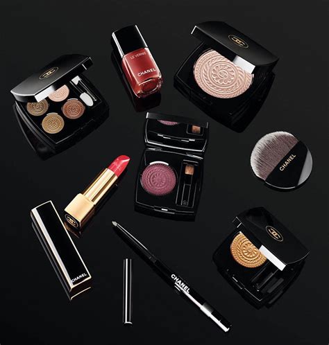 Chanel Holiday 2019 Makeup Collection 